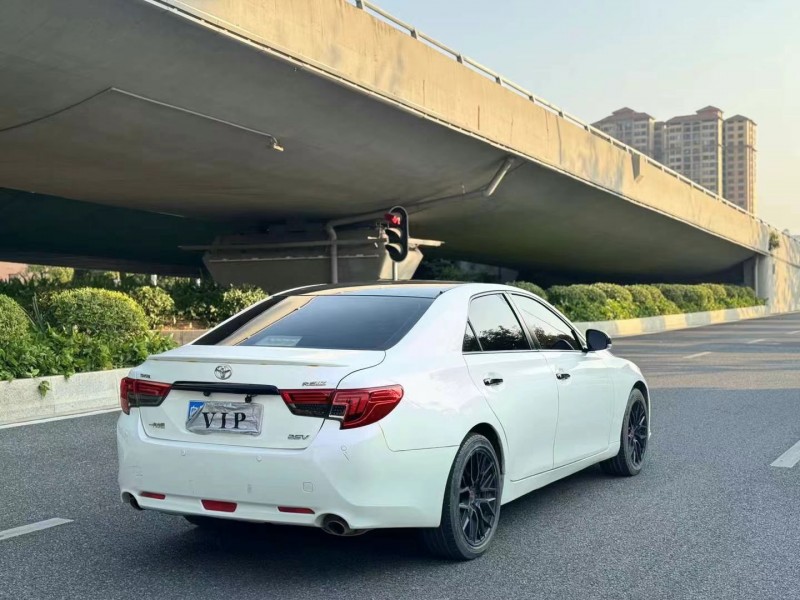 广州12年丰田锐志9
