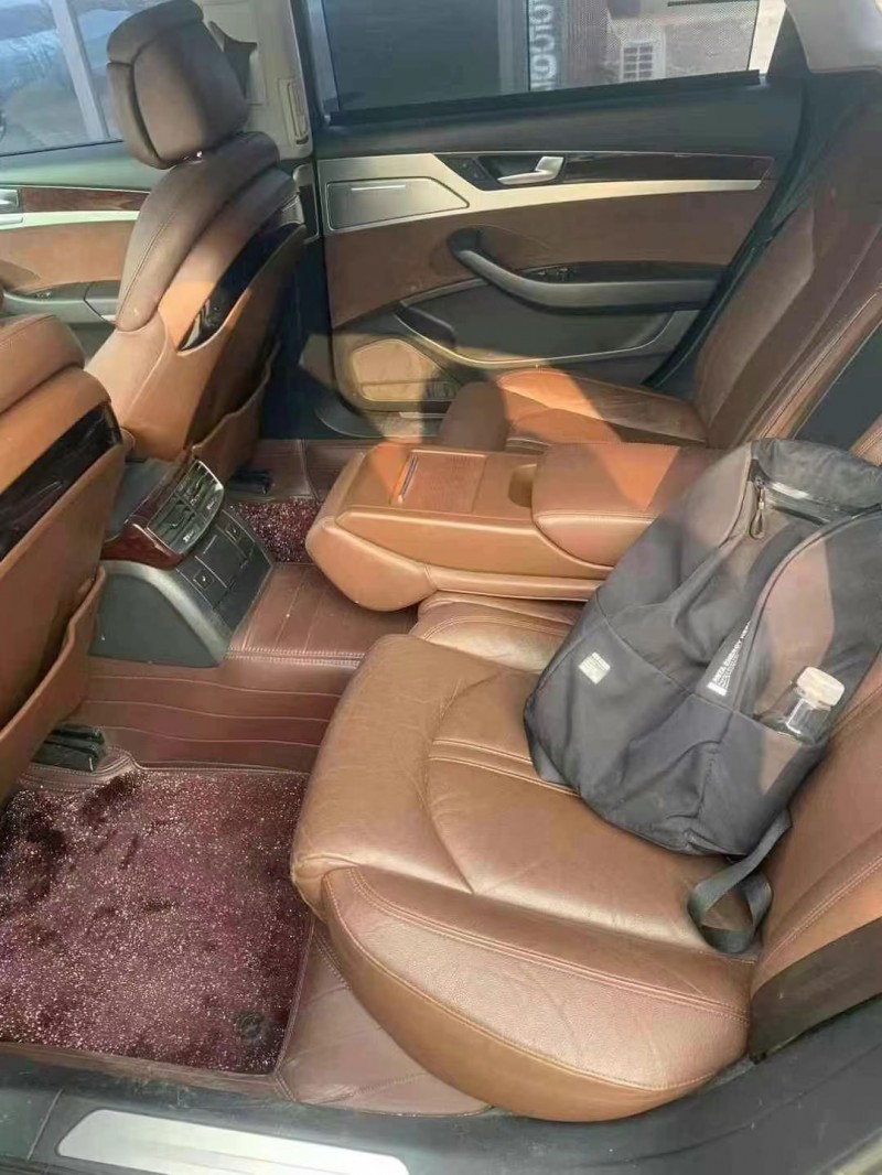 济宁12年奥迪A8L6