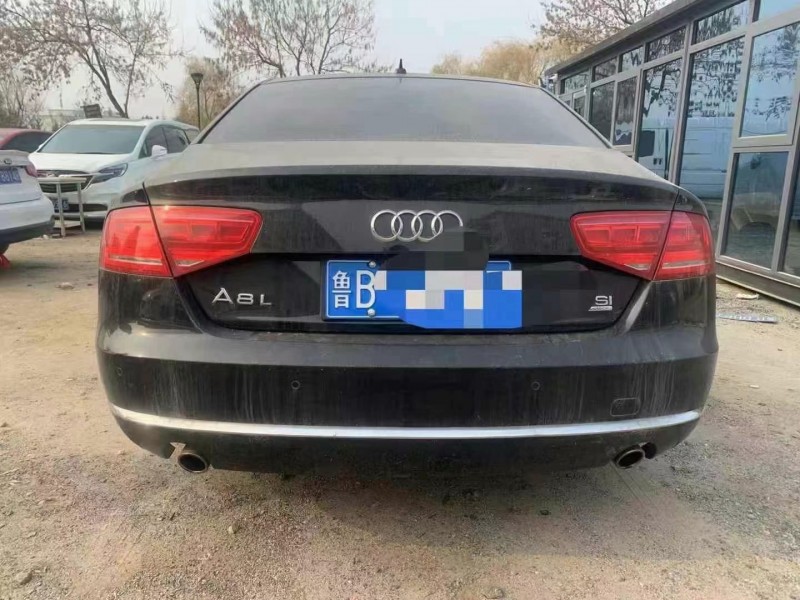 济宁12年奥迪A8L9