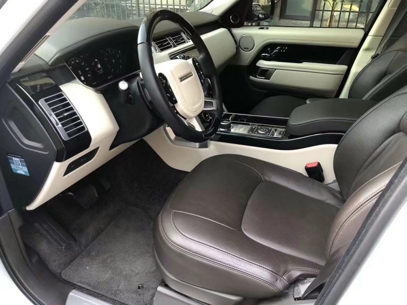 青岛19年路虎揽胜行政4