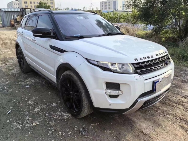 青岛13年路虎极光3