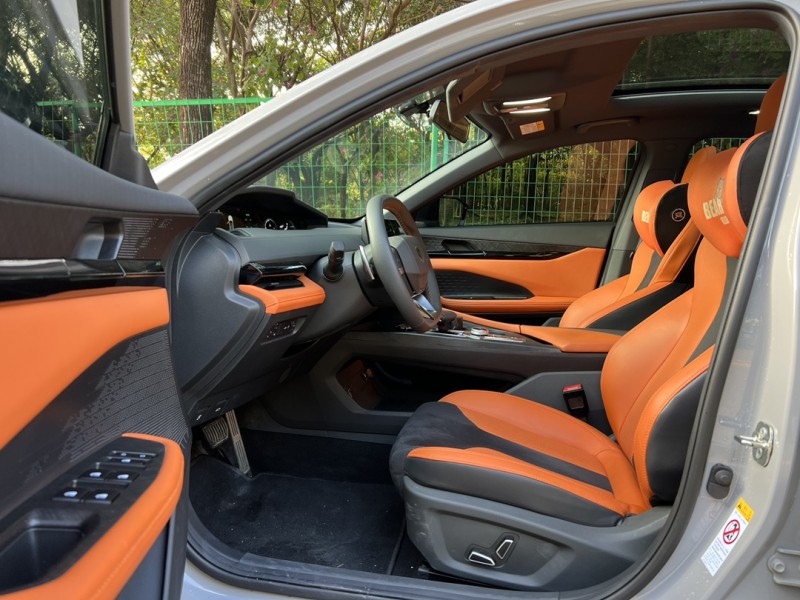 东莞23年长安汽车UNI-V6