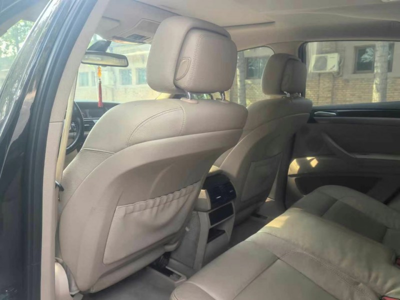 保定13年宝马X68