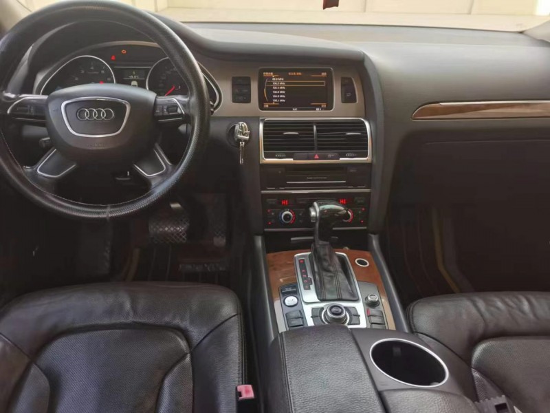 保定14年奥迪Q78