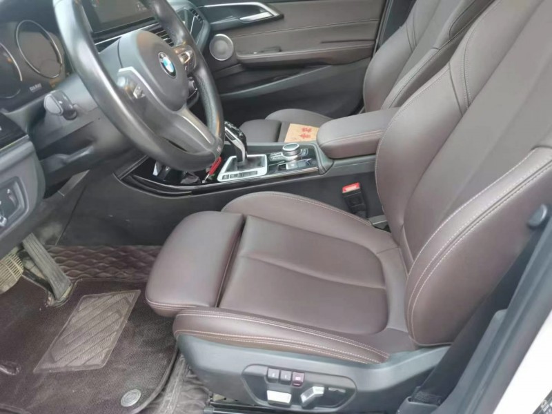 保定22年宝马1系7