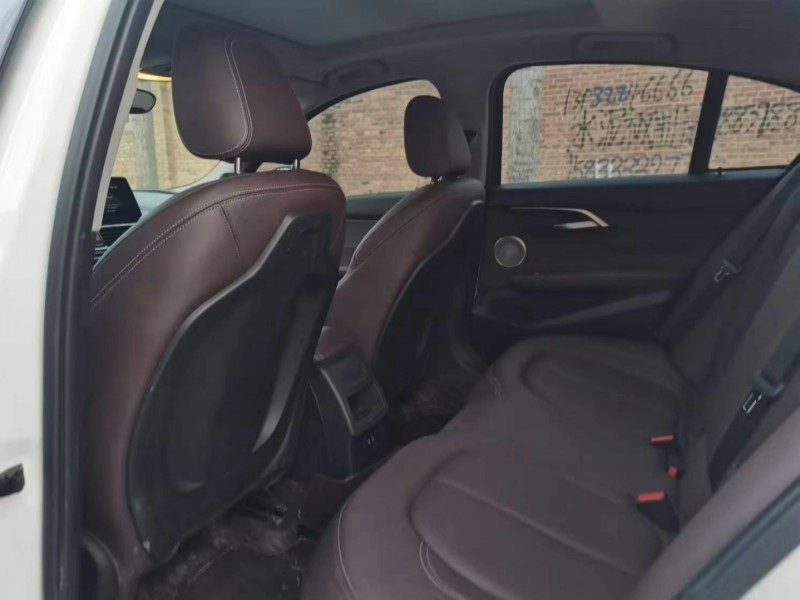 保定22年宝马1系9