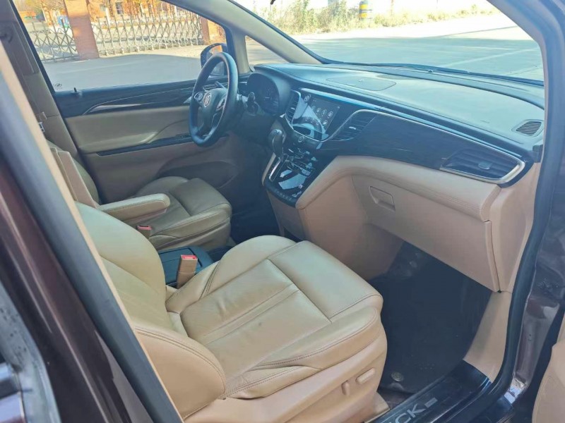 保定18年别克GL85