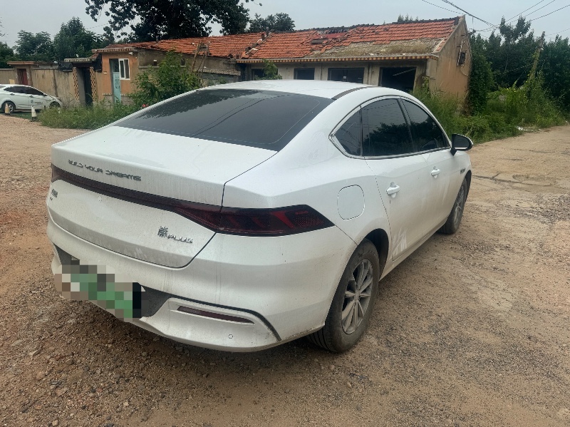 青岛22年比亚迪秦3