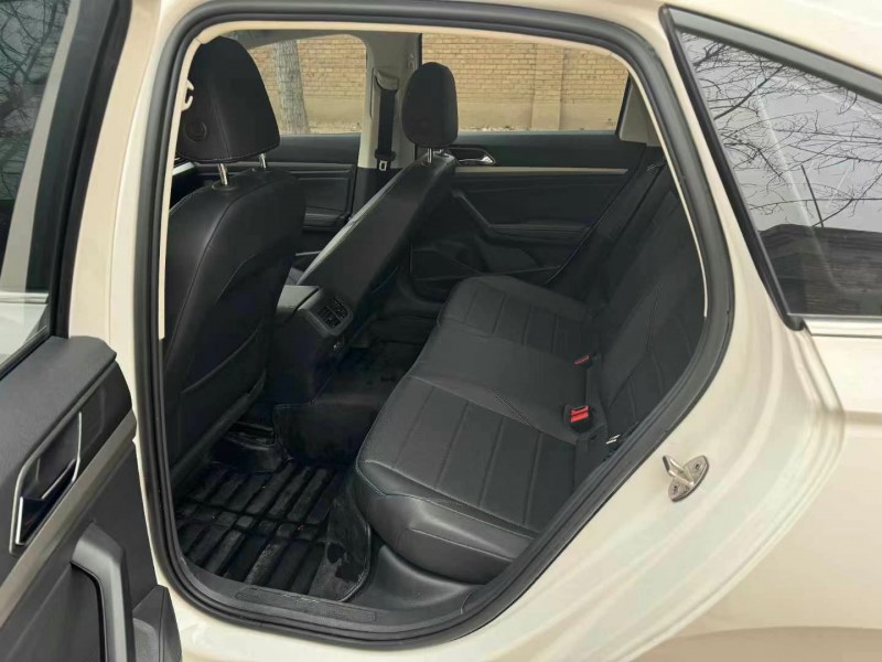 保定21年大众朗逸8