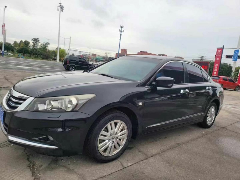 保定13年本田雅阁2