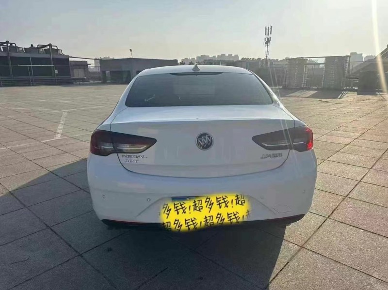 济宁19年别克君威8