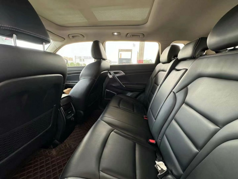 保定18年吉利博越8