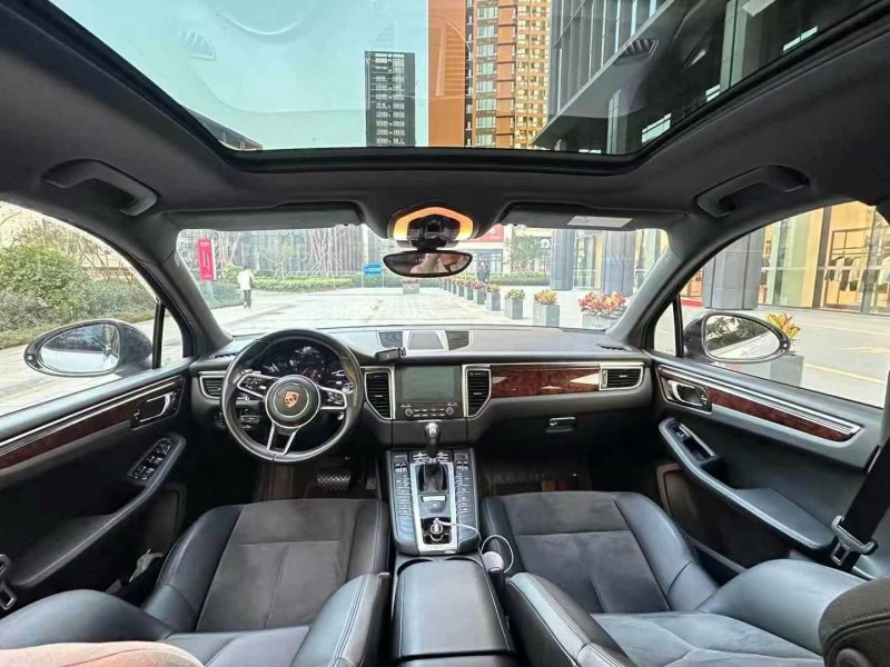 广州17年保时捷Macan8