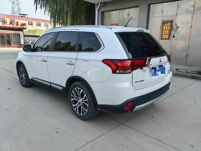 保定16年三菱欧蓝德8