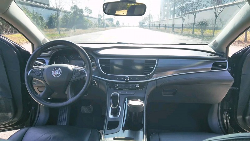 徐州20年别克君越5