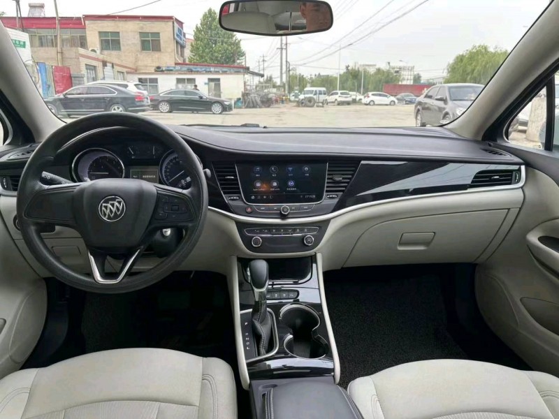 保定20年别克威朗8