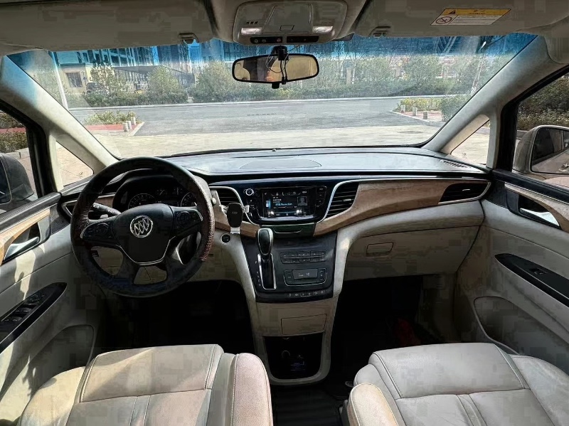 青岛18年别克GL84