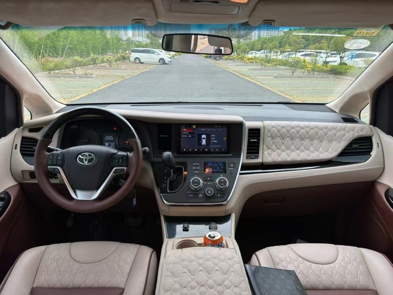 盐城18年丰田塞纳8