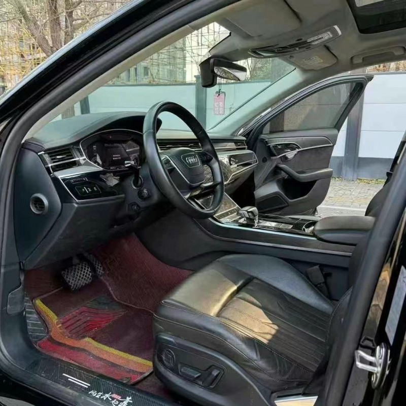济宁18年奥迪A8L8
