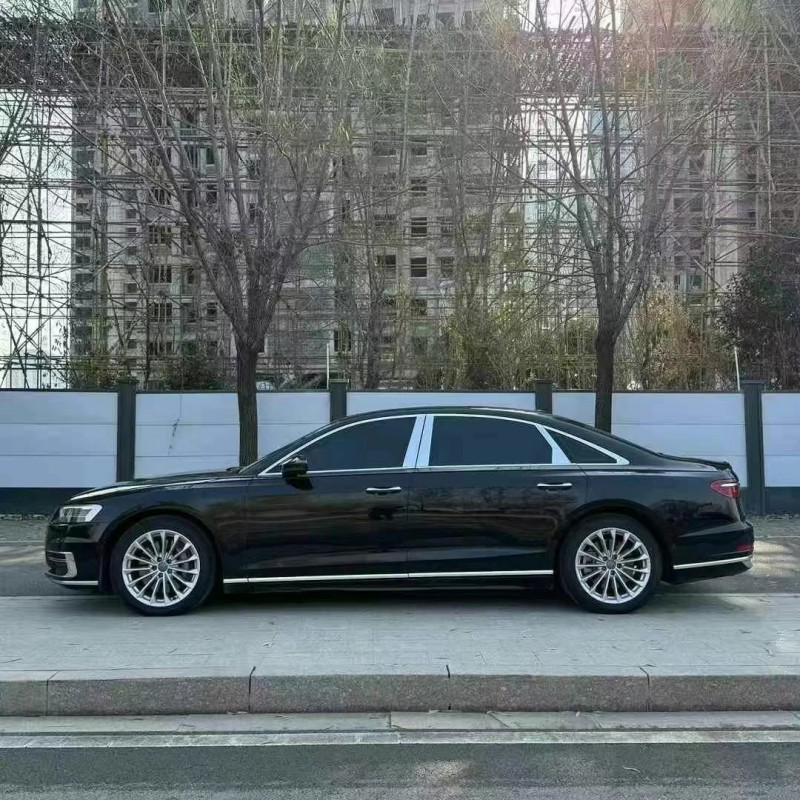 济宁18年奥迪A8L9