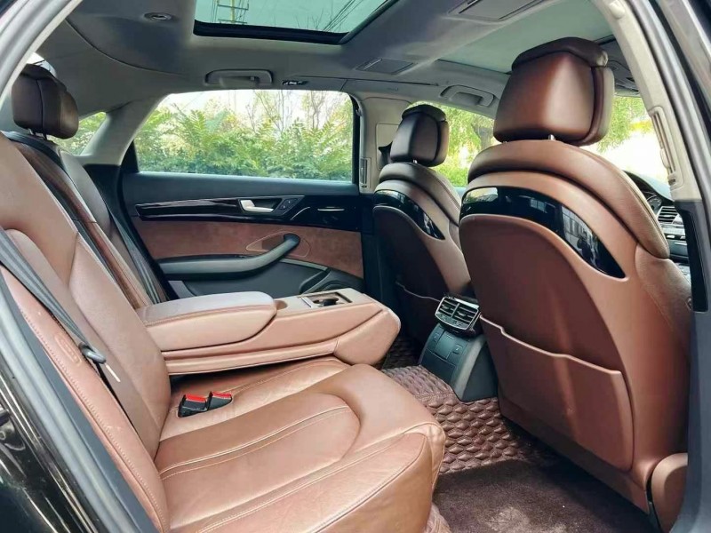 济宁16年奥迪A8L3