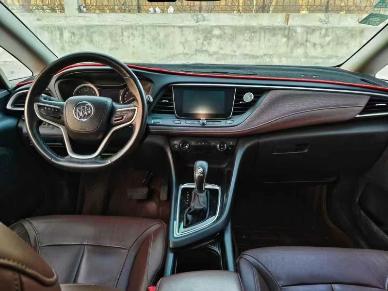 济宁17年别克GL64