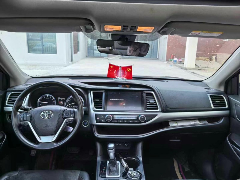 武汉21年丰田汉兰达9