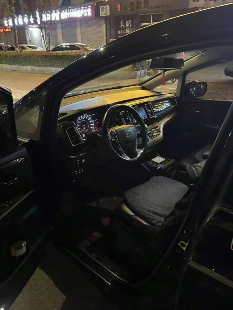 济宁16年本田艾力绅3