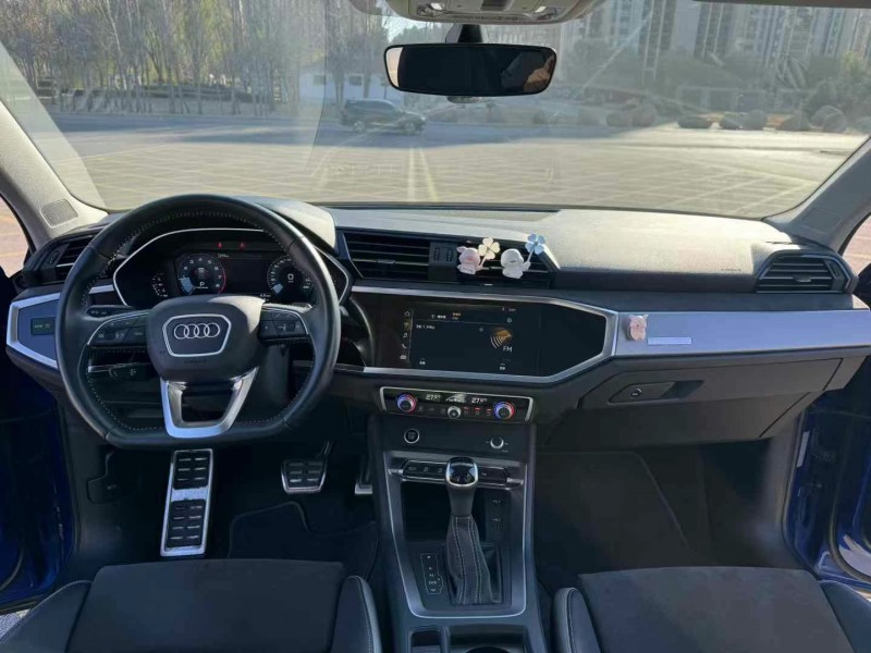 济宁22年奥迪Q36