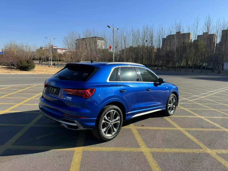 济宁22年奥迪Q38