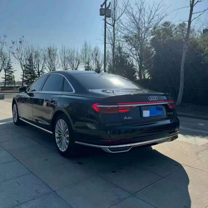 济宁19年奥迪A8L5