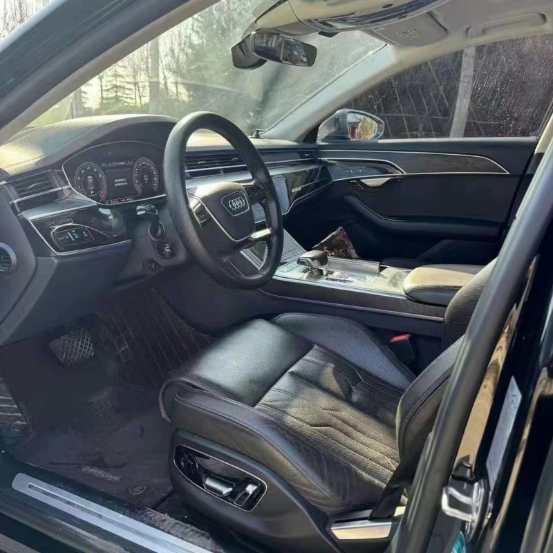济宁19年奥迪A8L7
