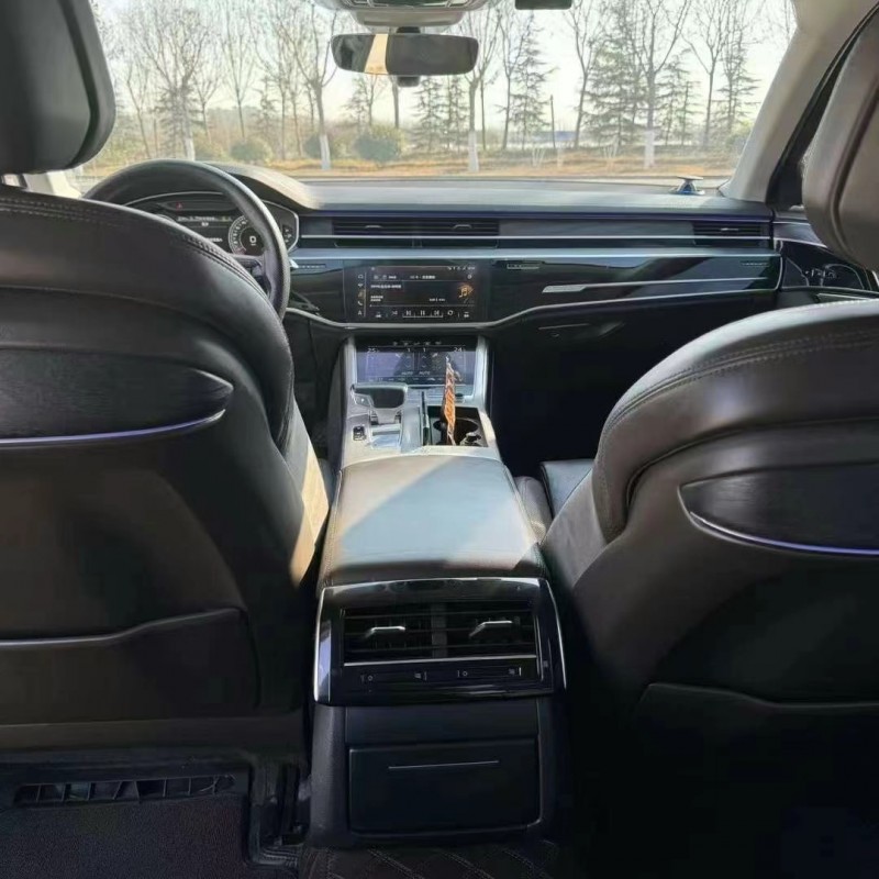 济宁19年奥迪A8L9