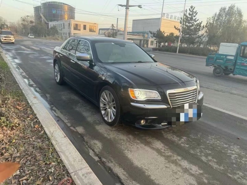 青岛14年克莱斯勒300C2
