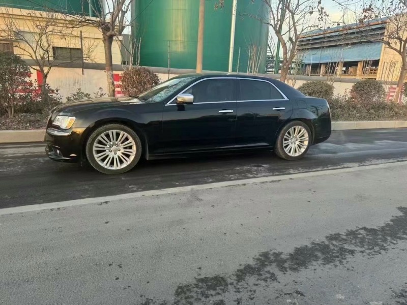 青岛14年克莱斯勒300C3