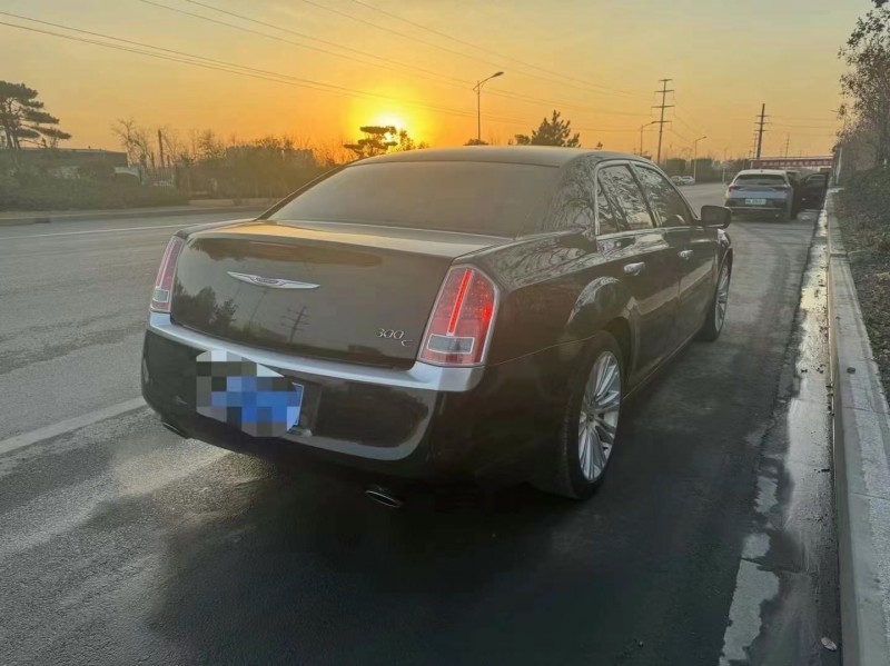 青岛14年克莱斯勒300C4