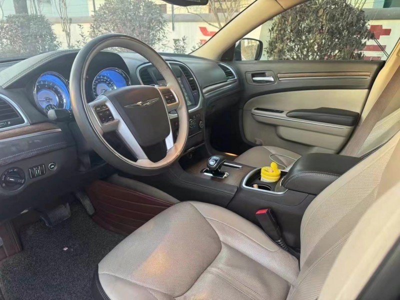 青岛14年克莱斯勒300C5