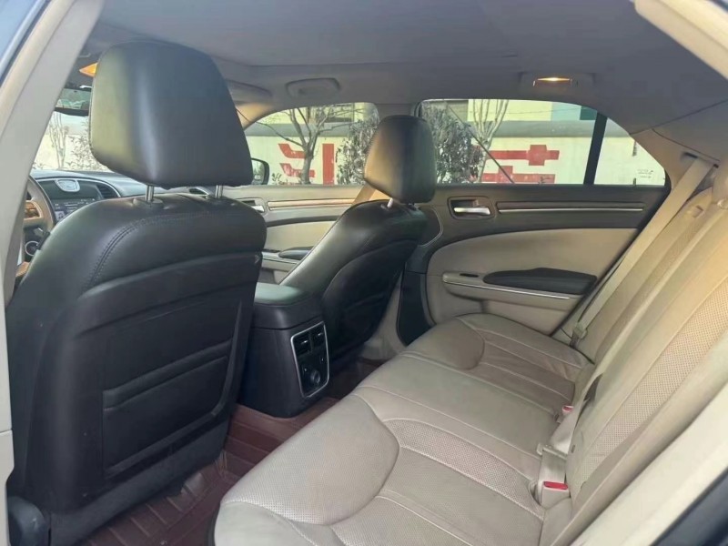 青岛14年克莱斯勒300C6