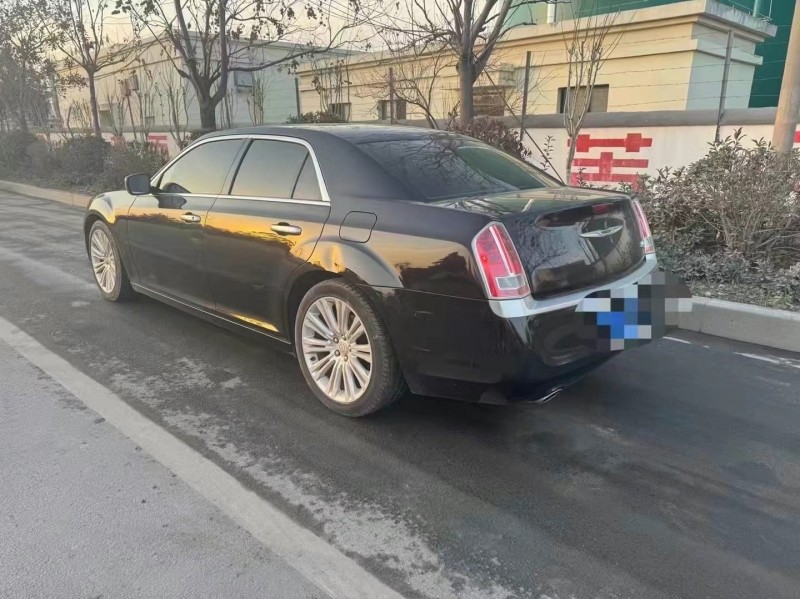 青岛14年克莱斯勒300C7