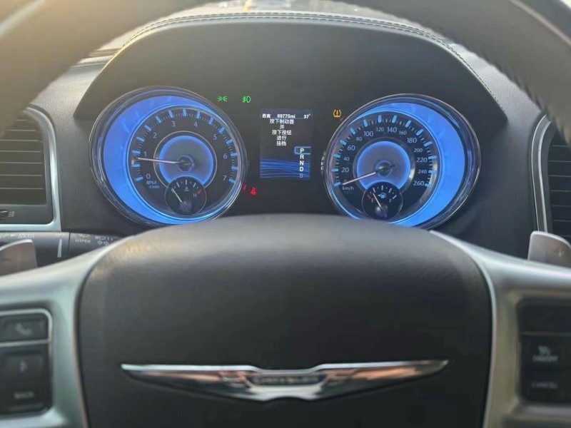 青岛14年克莱斯勒300C8