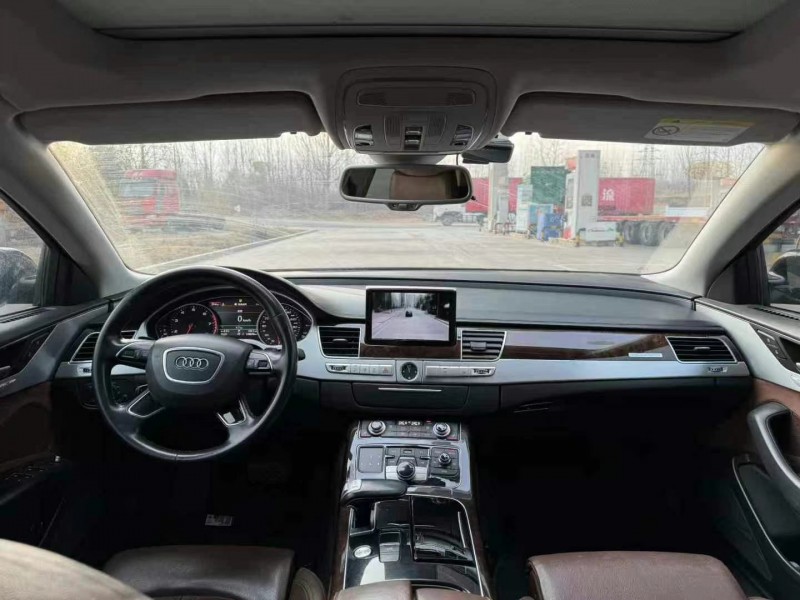 济宁17年奥迪A8L4