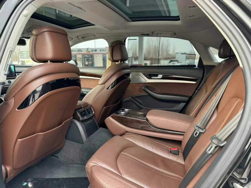 济宁17年奥迪A8L5