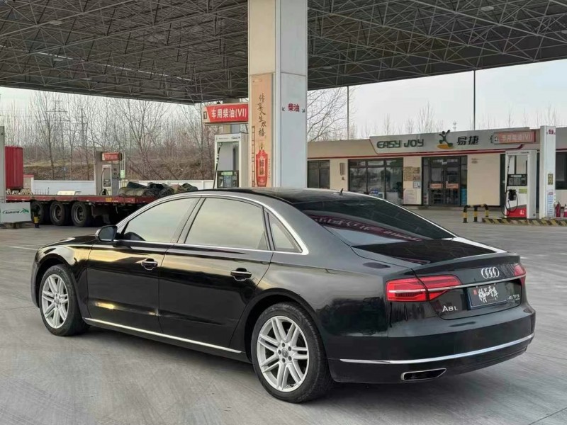济宁17年奥迪A8L7
