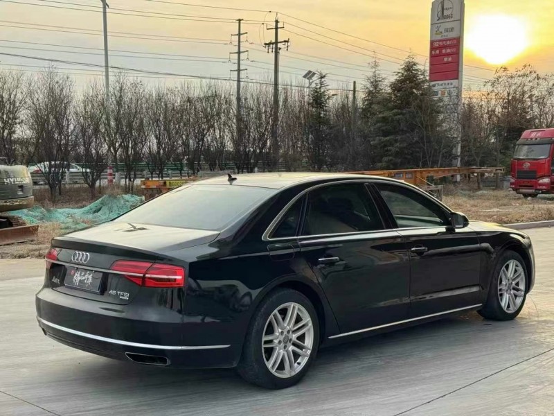 济宁17年奥迪A8L8