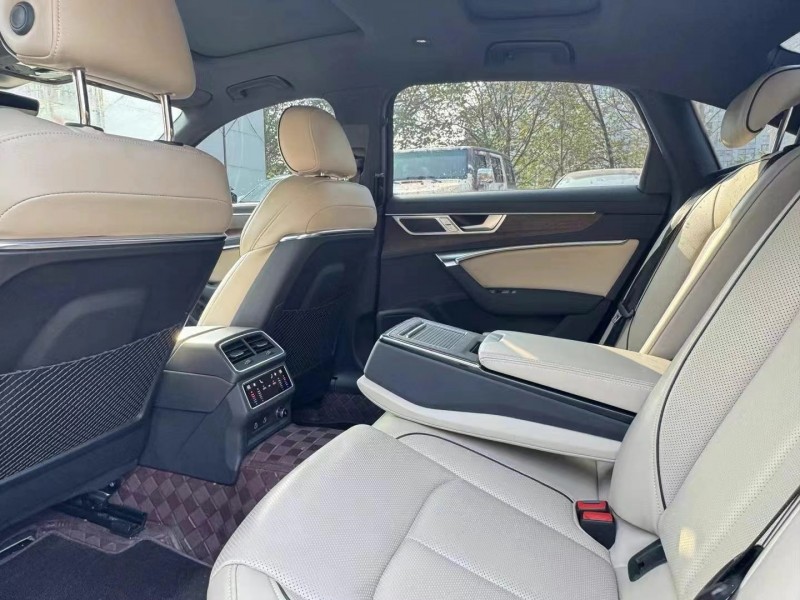 济宁23年奥迪A6L6