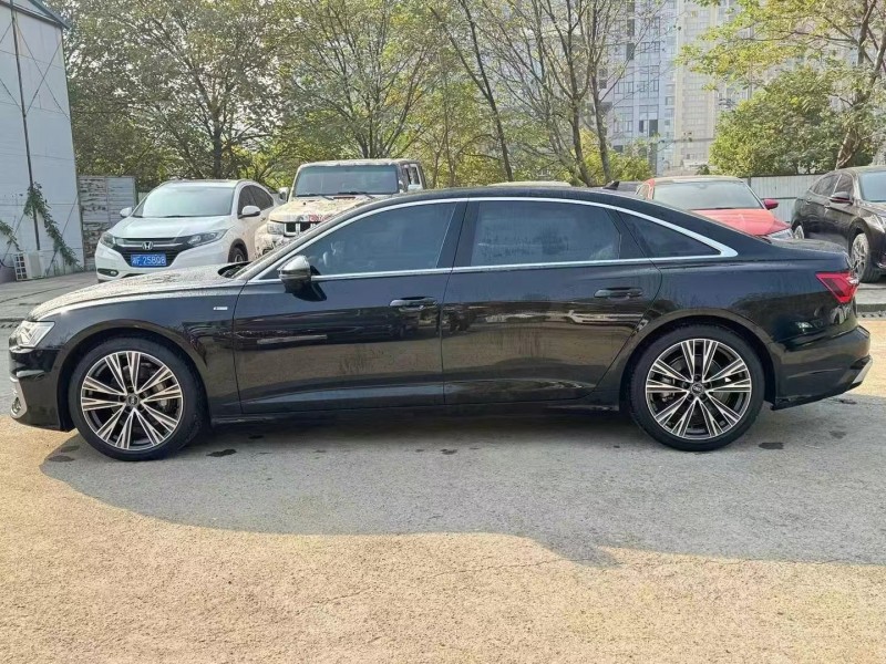 济宁23年奥迪A6L8