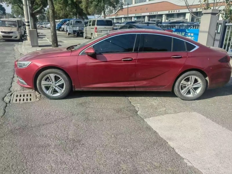 济宁18年别克君威4