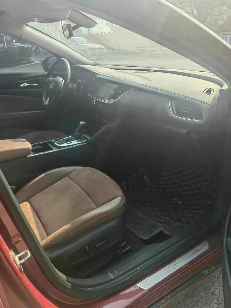 济宁18年别克君威5