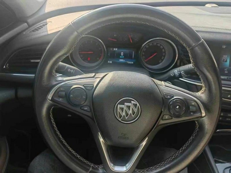 济宁18年别克君威8