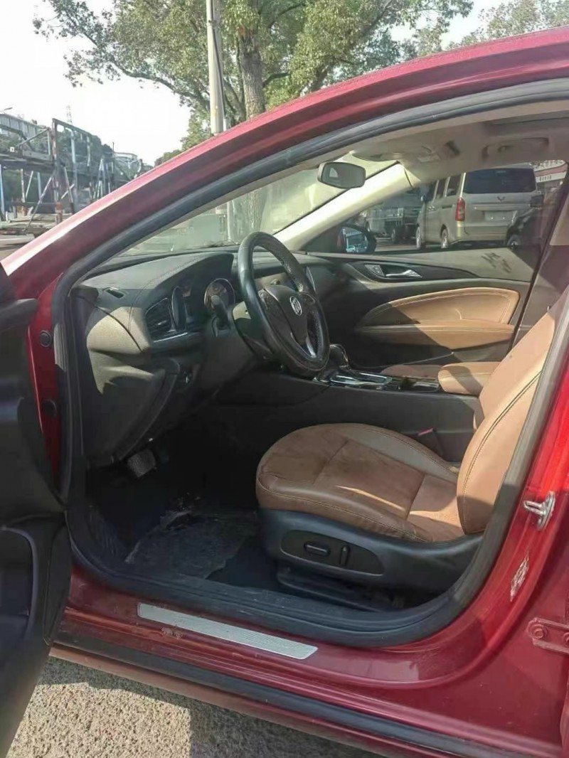 济宁18年别克君威9